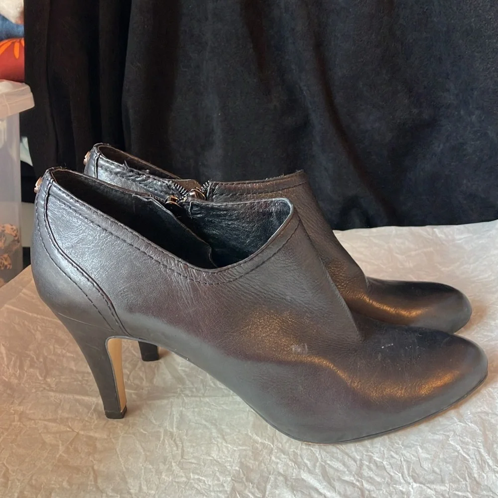 Vince Camuto 